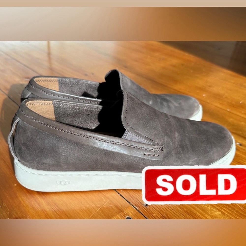Men’s UGG Pismo brown slip on brushed suede loafers. Great condition. Size 10.